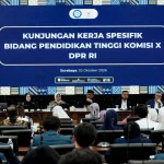 Suasana rapat evaluasi penerimaan mahasiswa baru Komisi X DPR di Universitas Airlangga