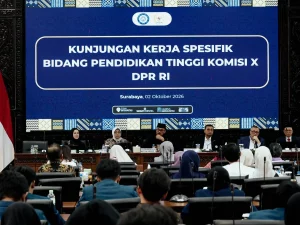 Suasana rapat evaluasi penerimaan mahasiswa baru Komisi X DPR di Universitas Airlangga