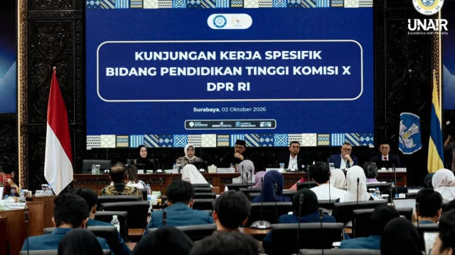 Suasana rapat evaluasi penerimaan mahasiswa baru Komisi X DPR di Universitas Airlangga