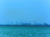 Kompleks Petrokimia Marun di Mahshahr, Iran, tampak dari kejauhan di seberang laut