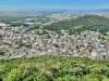Kota Ramtek di distrik Nagpur, India, dilihat dari Bukit Ramagiri