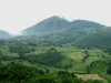 Lanskap perbukitan, ladang, dan hutan di kawasan Arasbaran, Provinsi Azerbaijan Timur, Iran