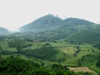 Lanskap perbukitan, ladang, dan hutan di kawasan Arasbaran, Provinsi Azerbaijan Timur, Iran