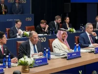 Sergey Lavrov bersama para menteri luar negeri dalam pertemuan G20 di Atlanta