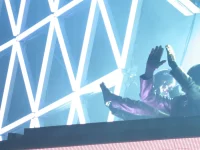 Daft Punk tampil di panggung piramida tur Alive 2007