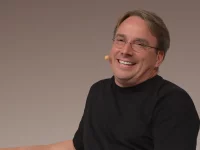 Linus Torvalds, pencipta kernel Linux, saat tampil di LinuxCon Europe
