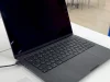 MacBook Pro 14 inci generasi M3 dipajang di sebuah toko elektronik