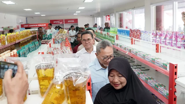 Peninjauan gerai Koperasi Desa Merah Putih di Sukoharjo, Jawa Tengah