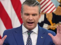 Menteri Pertahanan Amerika Serikat Pete Hegseth berbicara di East Room Gedung Putih