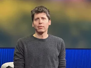 CEO OpenAI Sam Altman saat tampil di panggung TED