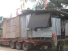 Bedeng seng tempat tinggal pekerja jalan asal Tiongkok di atas trailer di Malanje, Angola