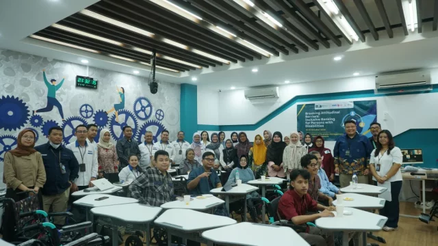 Peserta pelatihan layanan keuangan inklusif bagi penyandang disabilitas di ITS