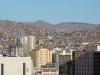 Gedung apartemen dan permukiman ger padat di perbukitan utara Ulaanbaatar, Mongolia