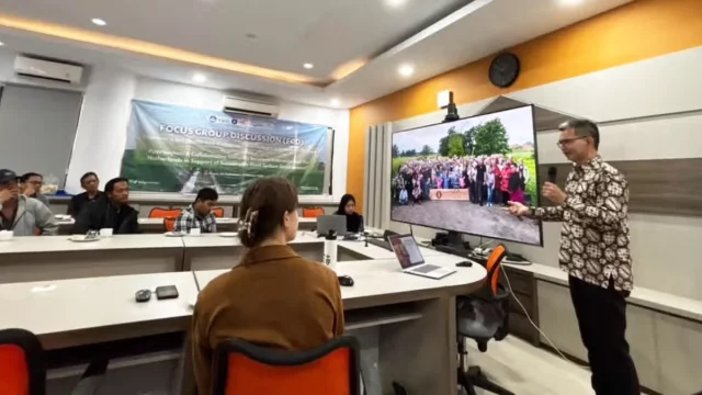 Diskusi evaluasi uji coba biochar pada bawang merah Cirebon di IPB University