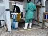 Petugas berpakaian pelindung di pusat perawatan Ebola di Bunia, Republik Demokratik Kongo