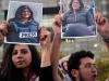 Aktivis mengangkat foto jurnalis Shireen Abu Akleh dalam unjuk rasa di Beirut