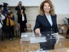 Presiden Bulgaria Iliana Iotova memasukkan surat suara dalam pemilu presiden di Sofia