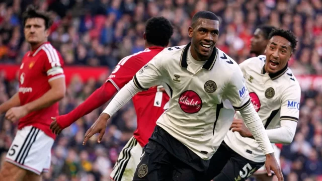 Pemain Bournemouth Rayan merayakan gol ke gawang Manchester United di Old Trafford