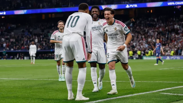 Pemain Real Madrid merayakan gol ke gawang Leipzig di Santiago Bernabeu