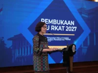 Rektor UGM Ova Emilia membuka Rapat Kerja Universitas di Balai Senat UGM