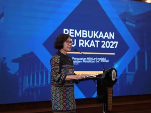 Rektor UGM Ova Emilia membuka Rapat Kerja Universitas di Balai Senat UGM