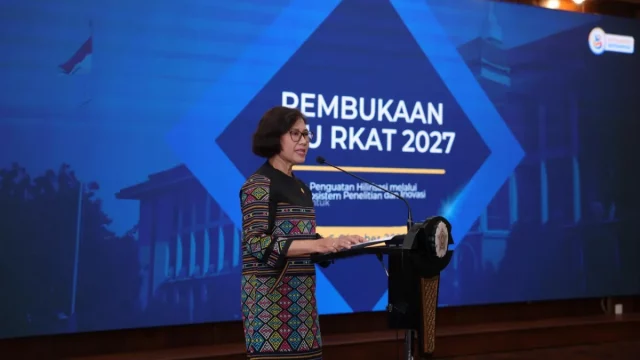 Rektor UGM Ova Emilia membuka Rapat Kerja Universitas di Balai Senat UGM