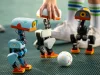Robot Microduck bermain bola