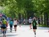 Ilustrasi rombongan pelari difoto dari belakang pada Vienna City Marathon 2026 di Wina, Austria