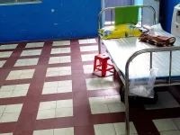 Ranjang besi dan mesin oksigen di rumah sakit darurat COVID-19 Phu Nhuan, Ho Chi Minh City