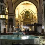 Şadırvan, kolam pancuran tempat wudu, di dalam Masjid Agung Ulu Camii, Bursa, Turki