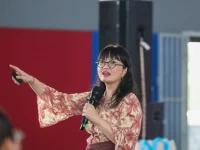 Wamendiktisaintek Stella Christie saat memaparkan dampak AI pada proses belajar