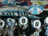 Suporter Argentina mengangkat drum bertuliskan huruf M-E-S-S-I di tribune Stadion Monumental, Buenos Aires