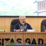 Guru Besar Fakultas Kehutanan UGM Suryo Hardiwinoto berbicara dalam seminar silvikultur