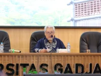 Guru Besar Fakultas Kehutanan UGM Suryo Hardiwinoto berbicara dalam seminar silvikultur