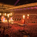 Penonton memadati konser Eras Tour Taylor Swift di Stadion Wembley London