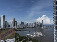 Pemandangan udara Teluk Panama dan gedung-gedung tinggi di Panama City