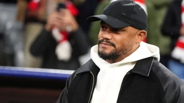 Pelatih Bayern Muenchen Vincent Kompany di pinggir lapangan