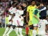 Pemain Real Madrid dan Villarreal berkerumun di lapangan Santiago Bernabeu