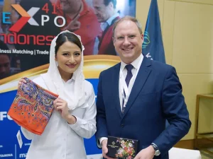 Wamendag Dyah Roro Esti berfoto bersama delegasi asing usai pertemuan bilateral di TEI ke-41