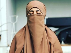 Umi Pipik - Berita artis, selebriti, dan gosip terbaru hari ini: 5 artis ini memutuskan mundur dari dunia hiburan dan menjadi ustazah dan fokus berdakwah.