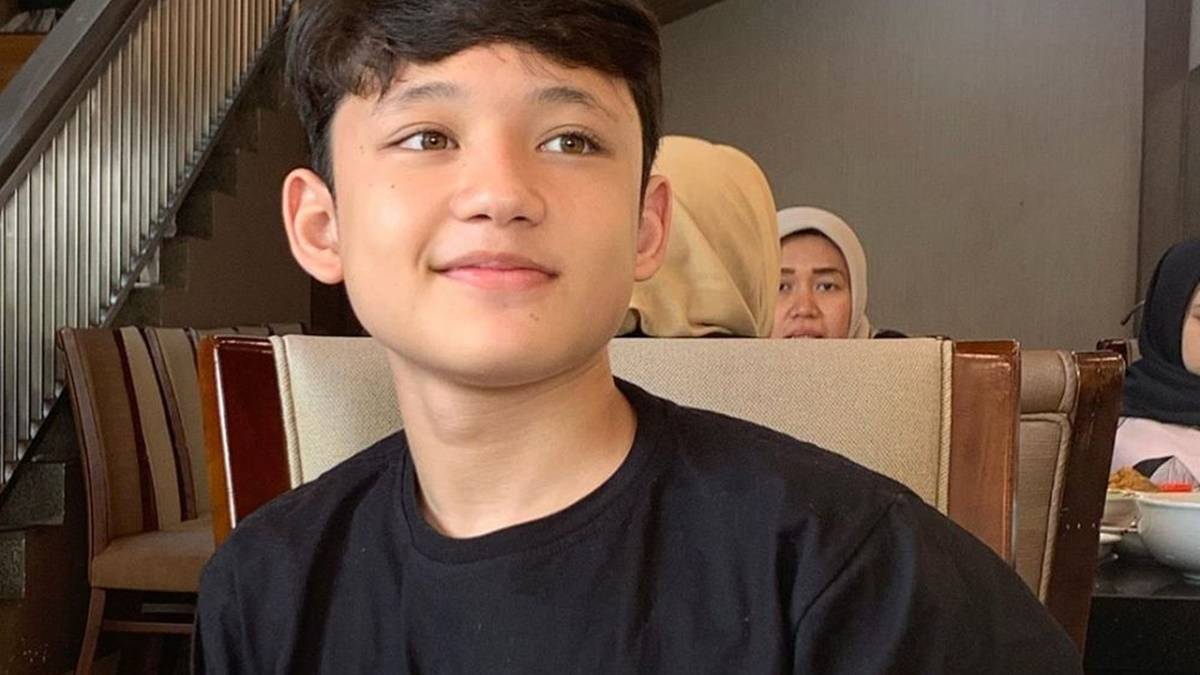 Gak Cuma Ganteng, 5 Artis Ini Juga Agamis 10 Lampiran Gambar