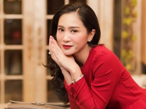 Berita selebriti dan gosip artis: Bunga Zainal