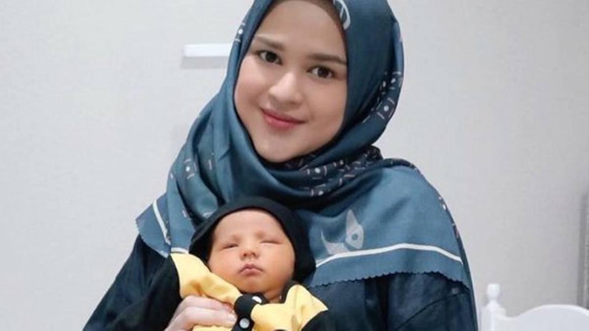 Bikin Adem Mata Memandang, Ini 5 Artis Cantik Berhijab 6 Lampiran Gambar