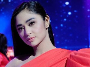 Berita selebriti dan gosip artis: Dewi Perssik