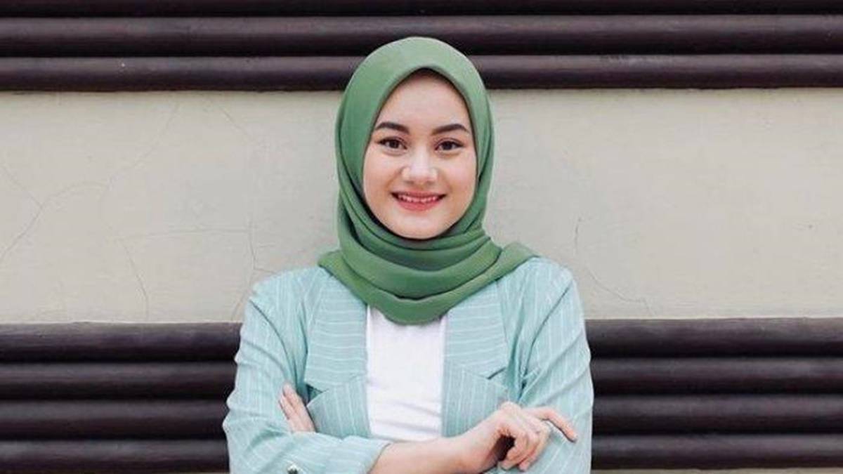 Bikin Adem Mata Memandang, Ini 5 Artis Cantik Berhijab 8 Lampiran Gambar