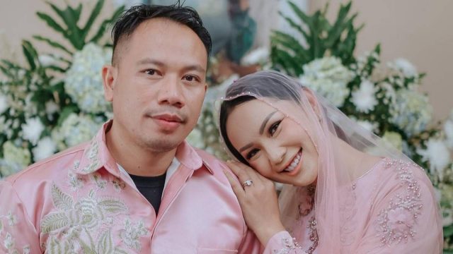Berita selebriti dan gosip artis: Kalina Oktarani