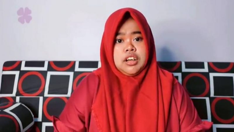 Berita selebriti dan gosip artis: Kekeyi menangis hebat karena selalu dihujat warganet, dapat banyak dukungan dari berbagai kalangan.