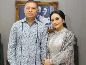 Krisdayanti bagikan video suaminya bersama Presiden Timor Leste, netizen menduga jika mungkin Raul Lemos jadi presiden selanjutnya.