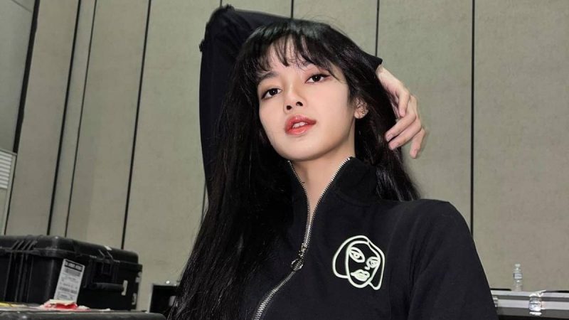 Berita K-Pop terbaru - Lisa Blackpink Mirip Ayu Ting Ting: Penampilan Lisa Blackpink di konser virtual sukses menarik perhatian lantaran dianggap mirip Ayu Ting Ting.