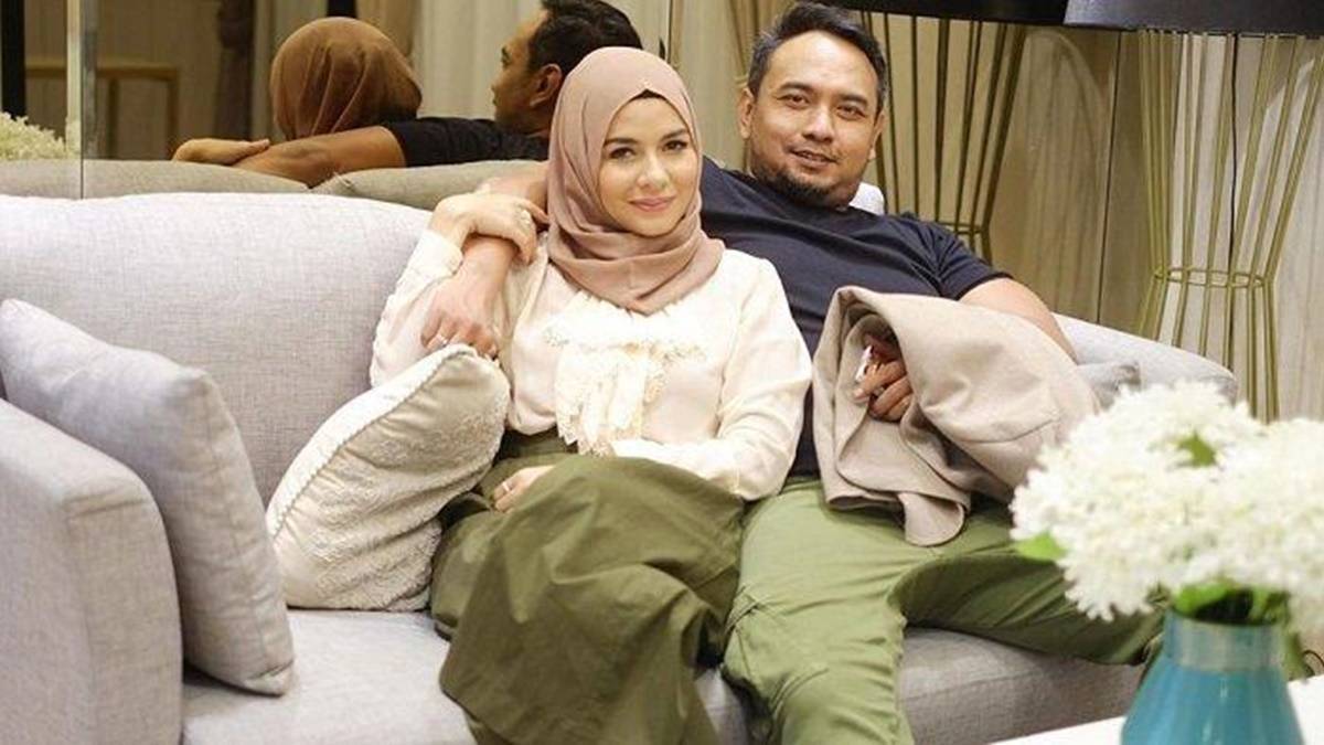 Meisya Siregar dan Bebi Romeo - Artis Menikahi Mantan Kekasih